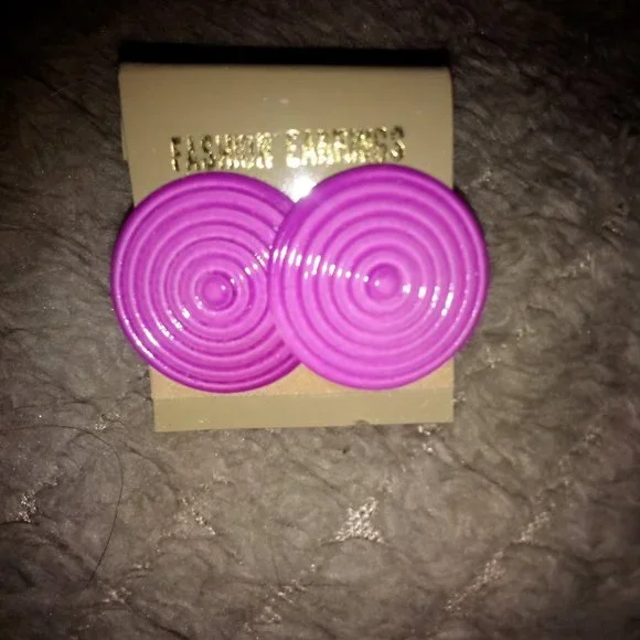 Earrings - Picture 1 of 2